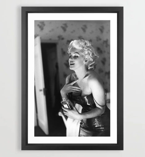 Marilyn Getting Ready Art Print